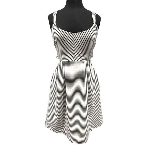 𝅺ANTHROPOLOGIE Postmark Stripe Rolo Crossback Dress Sz M - Picture 1 of 13